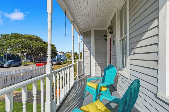 Property Photo:  1727 Ursuline Street  TX 77550 