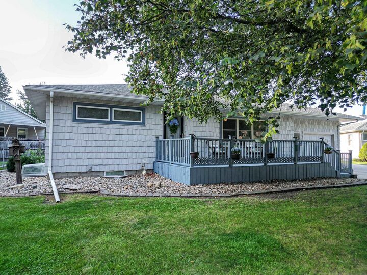 Property Photo: 109 Iowa Court IA 50677
