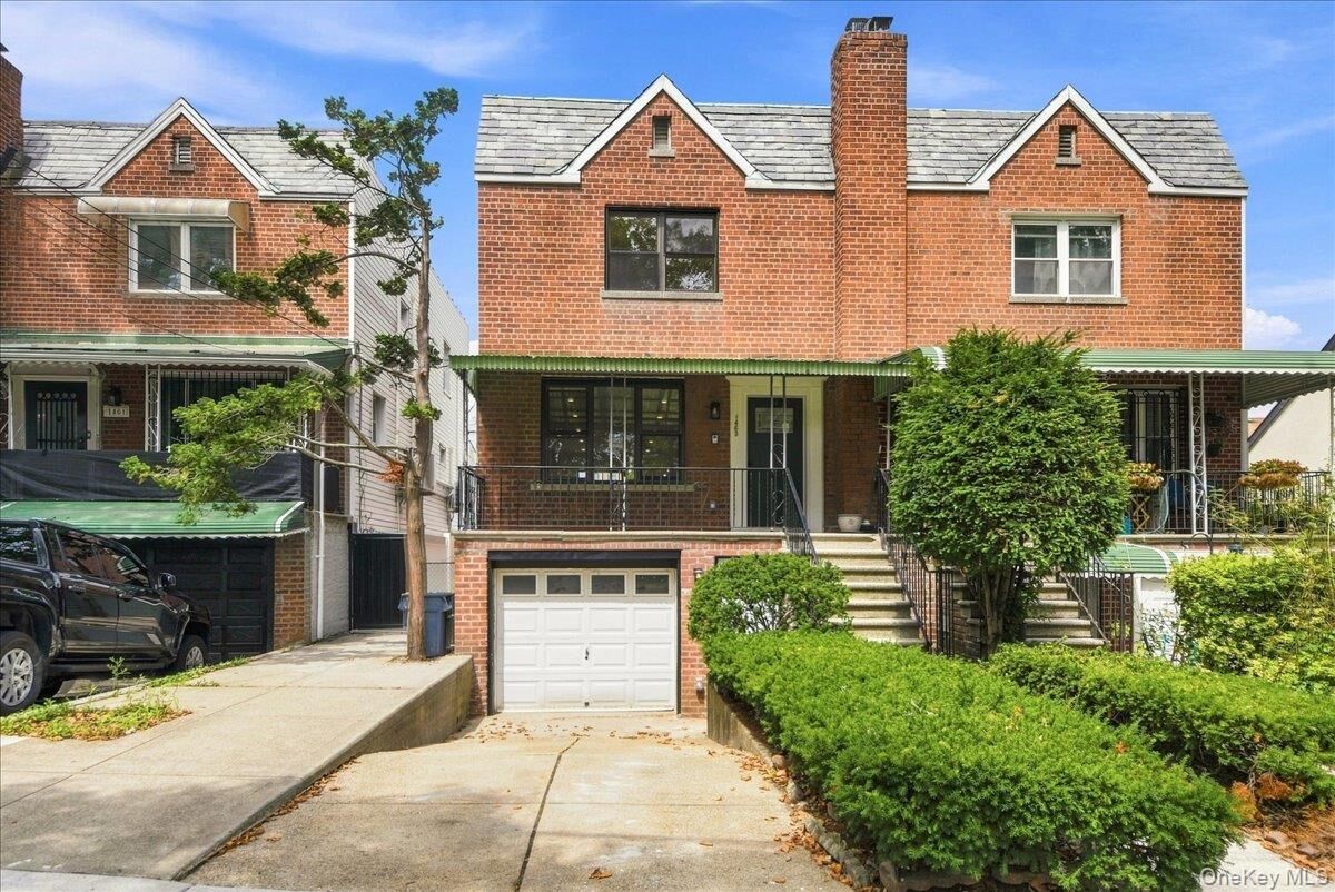 Property Photo:  1463 Pelham Parkway N  NY 10469 