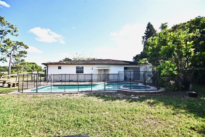 Property Photo: 7033 Easter Street FL 32792