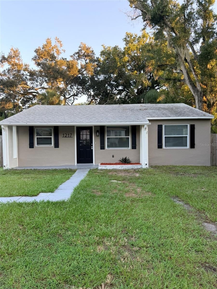 Property Photo: 1217 E Norfolk Street FL 33604