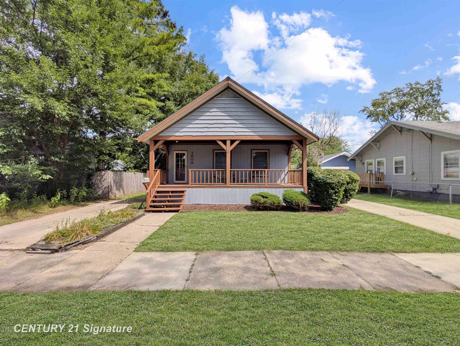 Property Photo:  1608 N Oakley Street  MI 48602 