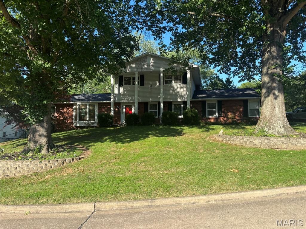 Property Photo:  1106 Hilldale Circle  MO 63701 