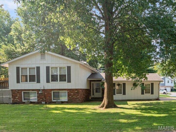 Property Photo:  738 Fort Henry Road  IL 62221 
