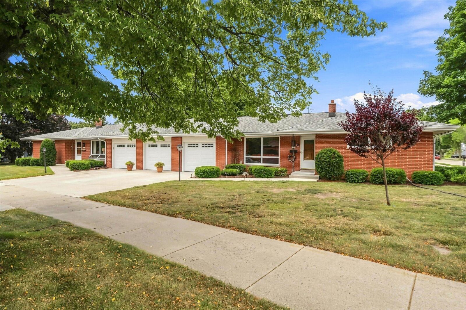 Property Photo: 2217 Saemann Ave WI 53081
