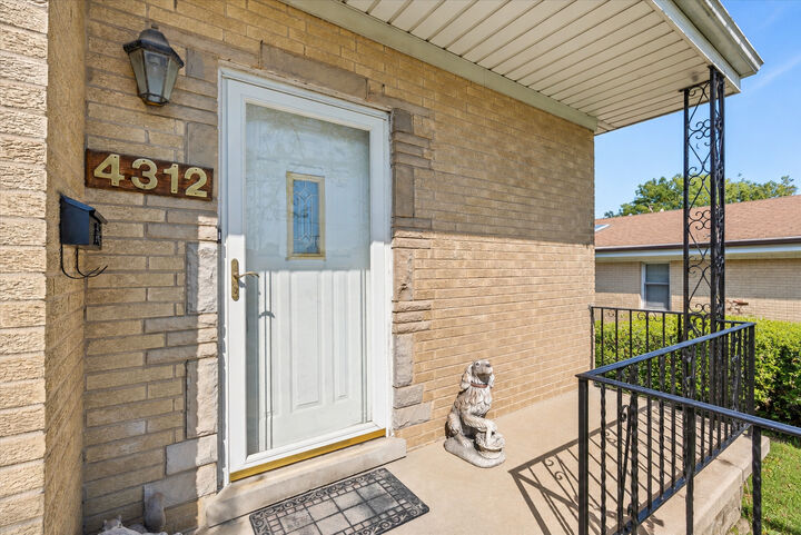 Property Photo: 4312 Prairie Avenue IL 60513
