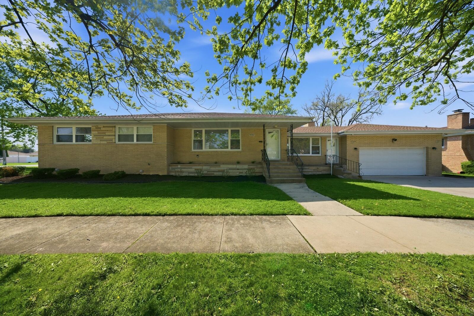 Property Photo:  16560 Greenwood Avenue  IL 60473 