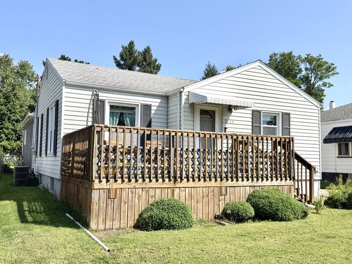 Property Photo:  2725 2nd Street  IL 61354 