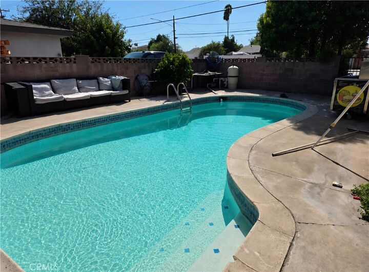 Property Photo:  1420 N Rancho Avenue  CA 92324 