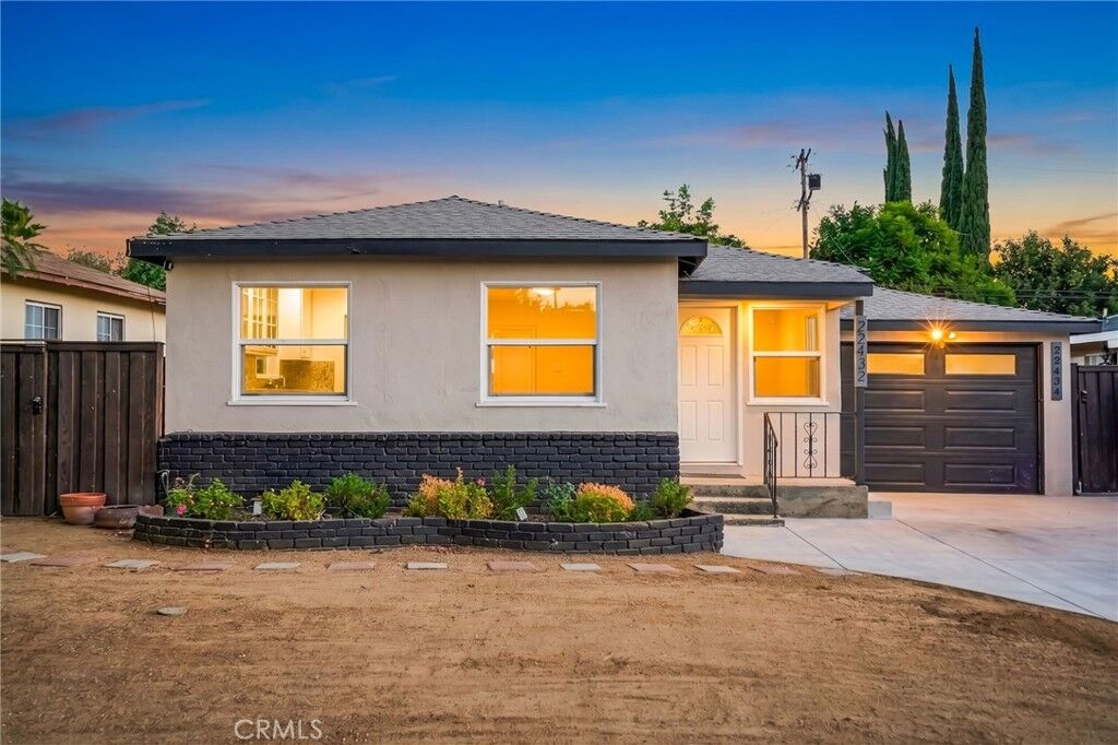 Property Photo:  22432 Berdon Street  CA 91367 