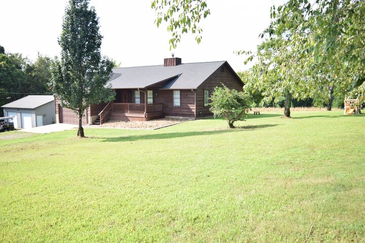 Property Photo: 2467 Outlaw Rd TN 37191