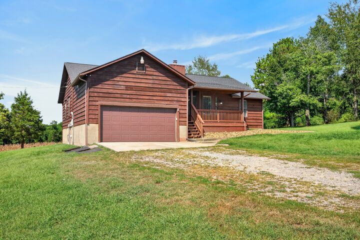 Property Photo:  2467 Outlaw Rd  TN 37191 