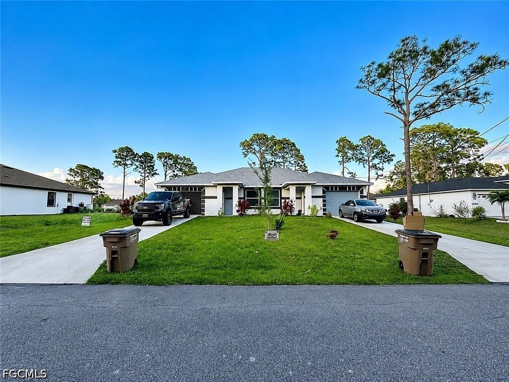 Property Photo:  5352/5354 30th Street SW  FL 33973 