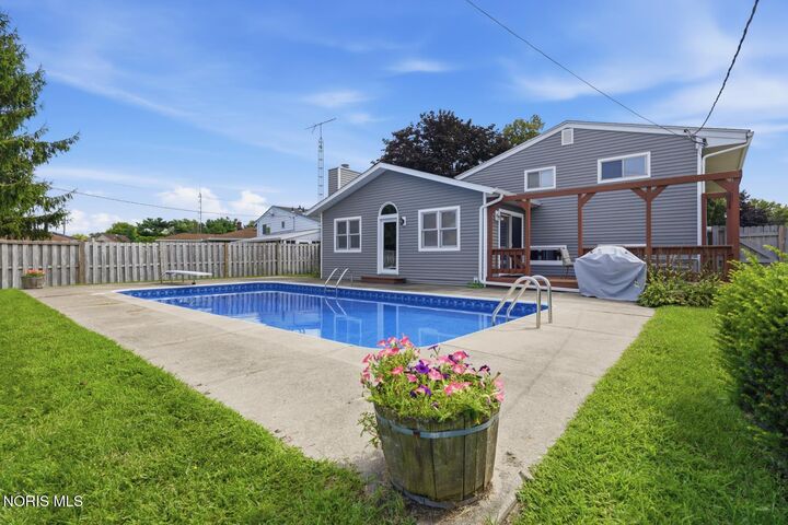 Property Photo: 5326 Grosse Point Parkway OH 43611