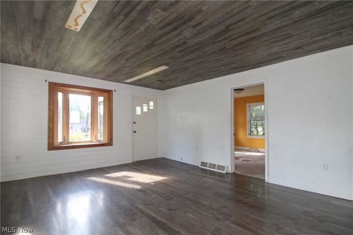 Property Photo:  4484 Nutwood Avenue NW  OH 44483 