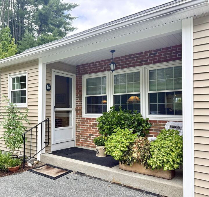 Property Photo:  6 Oak Ridge Road  NH 03784 