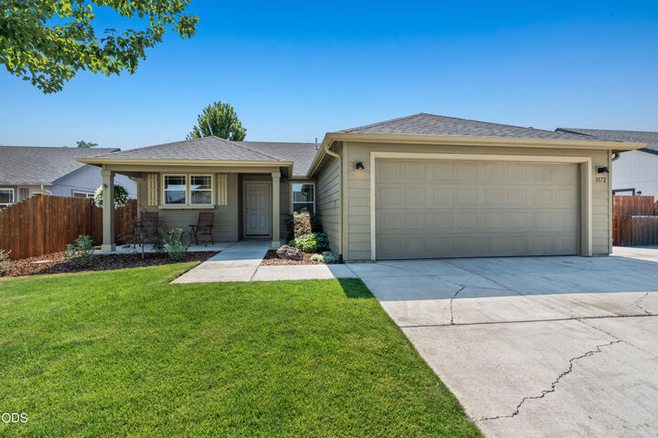 Property Photo:  3172 SW Deschutes Avenue  OR 97756 