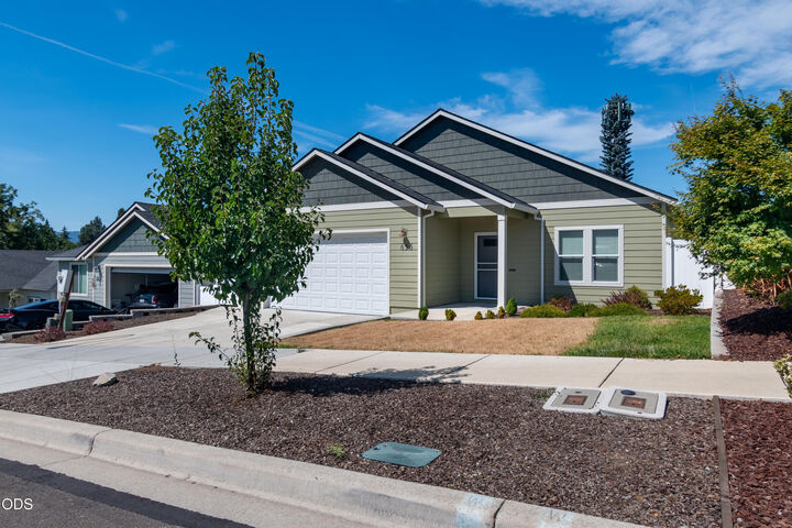 Property Photo:  656 Nobility Drive  OR 97501 