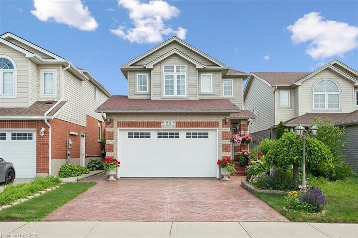 Property Photo: 86 Bridlewreath Street ON N2E 3V6