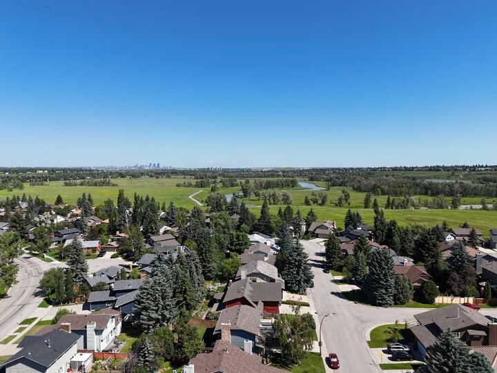 Property Photo:  75 Deerbrook Road SE  AB T2J 6G5 