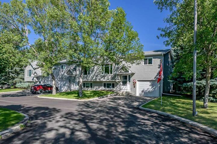 Property Photo: 401 Fairway Lane NW AB T1V 1E1