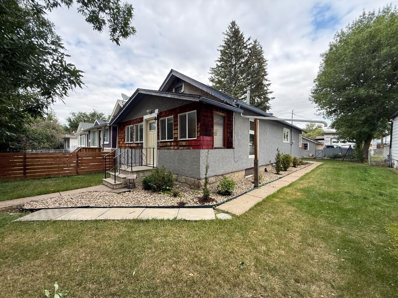 Property Photo: 358 2 Street E AB T0J 0Y4