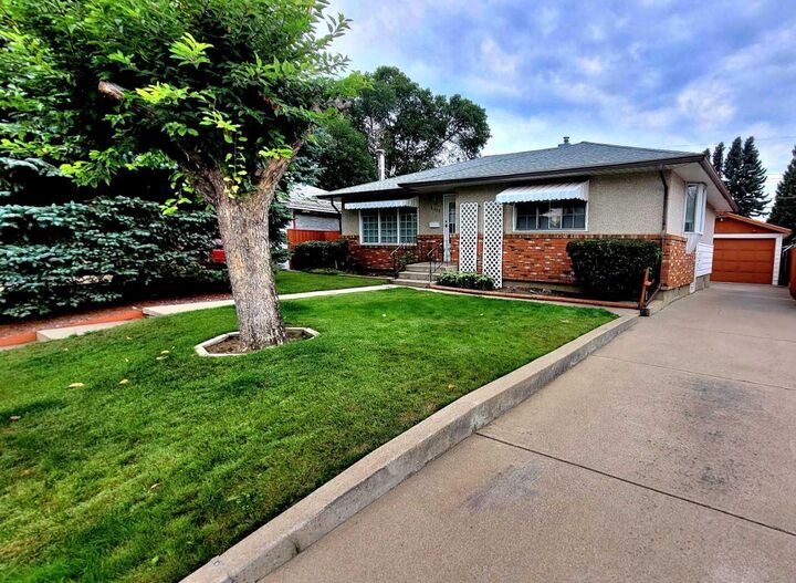 Property Photo: 2435 7 Avenue N AB T1H 0Z2
