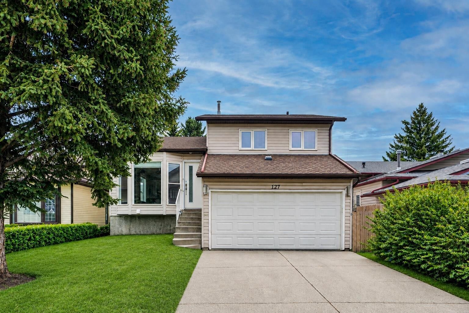 Property Photo: 127 Woodstock Road SW AB T2W 5W3