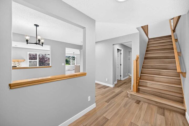 Property Photo:  94 Panamount Rise NW  AB T3K 6G1 