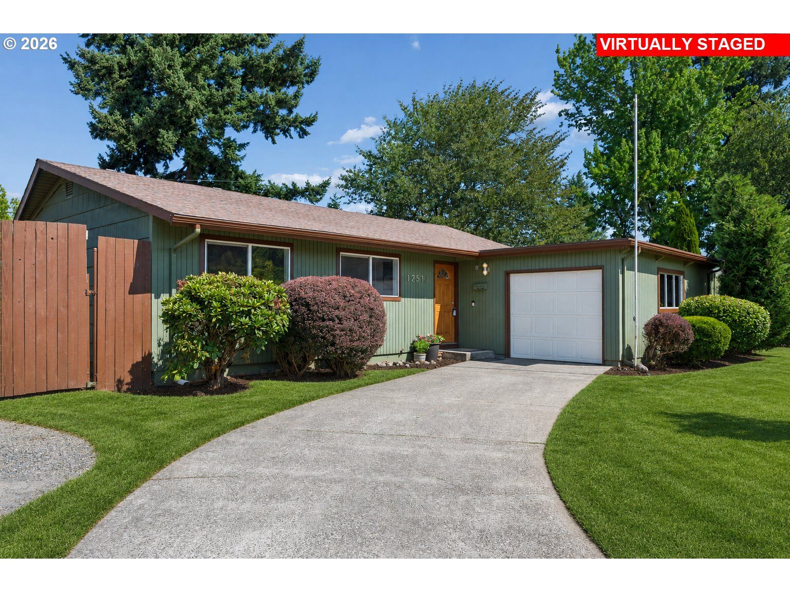 Property Photo:  12513 NE Russell St  OR 97230 