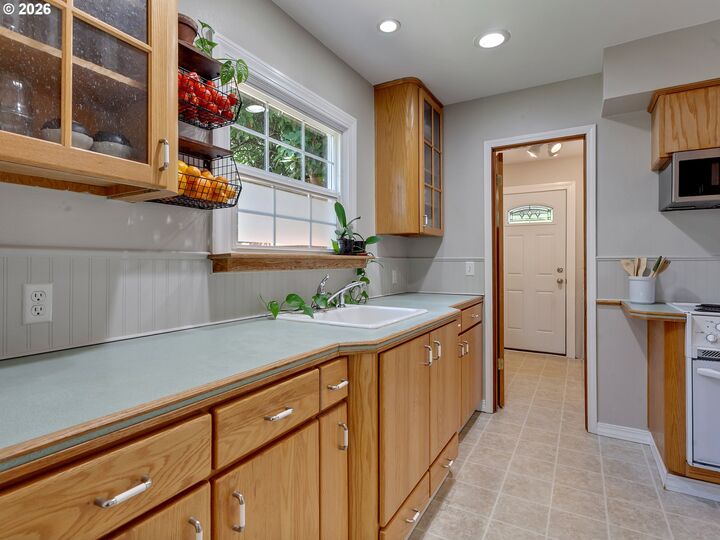 Property Photo: 1655 Pearl St NE OR 97301