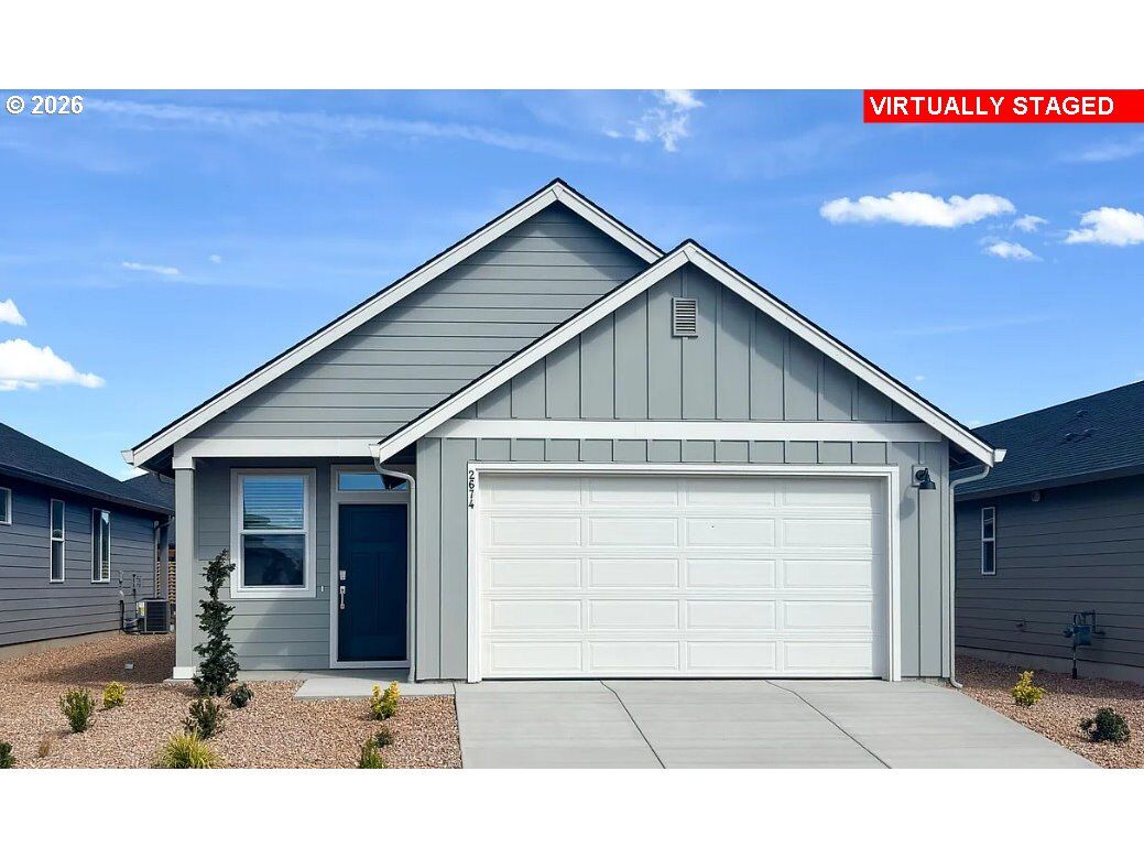 Property Photo:  1558 N Young St  OR 97127 