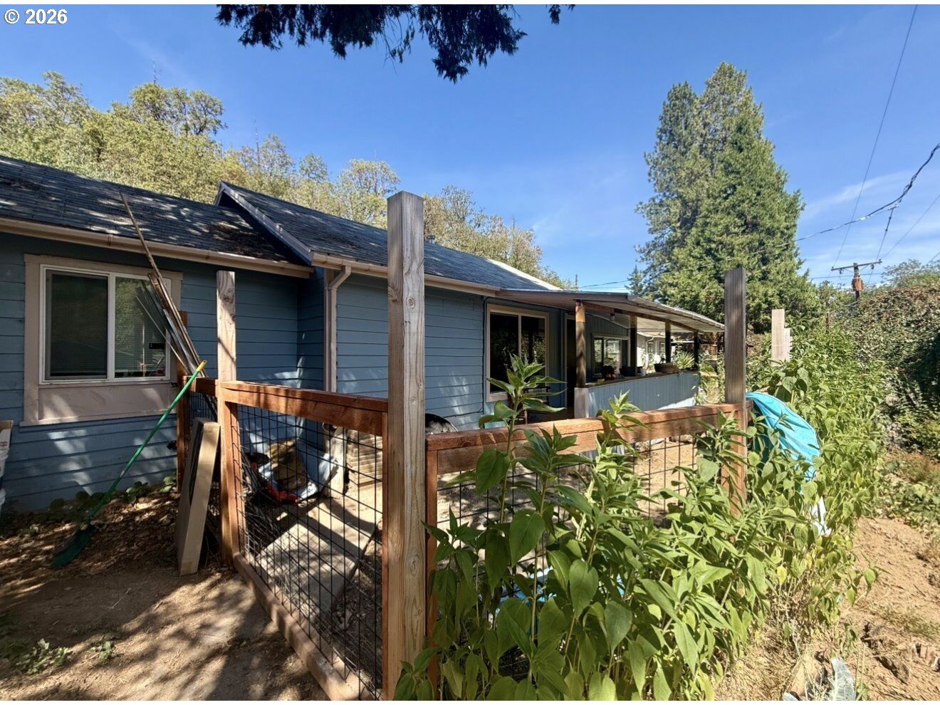 Property Photo:  472 SW 4th St  OR 97417 