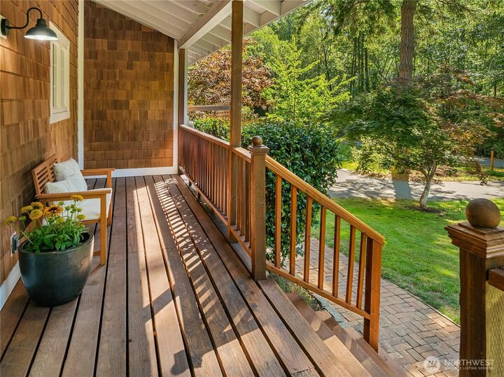 Property Photo: 9190 NE Ruys Lane WA 98110