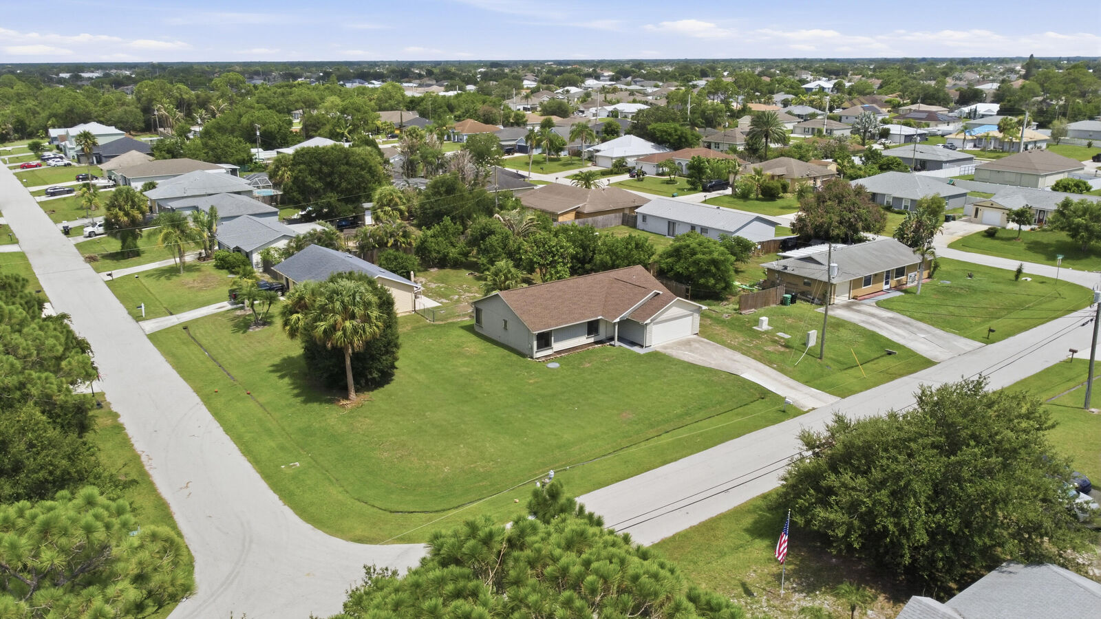 Property Photo: 4057 SW Haycroft Street FL 34953