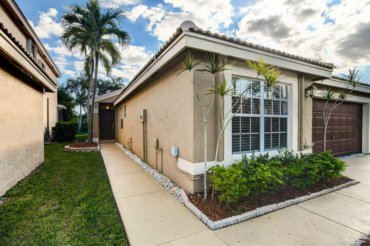 Property Photo:  3574 Danbury Court  FL 33436 