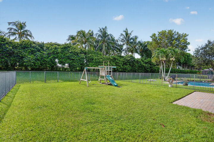 Property Photo: 9135 Dupont Place FL 33414