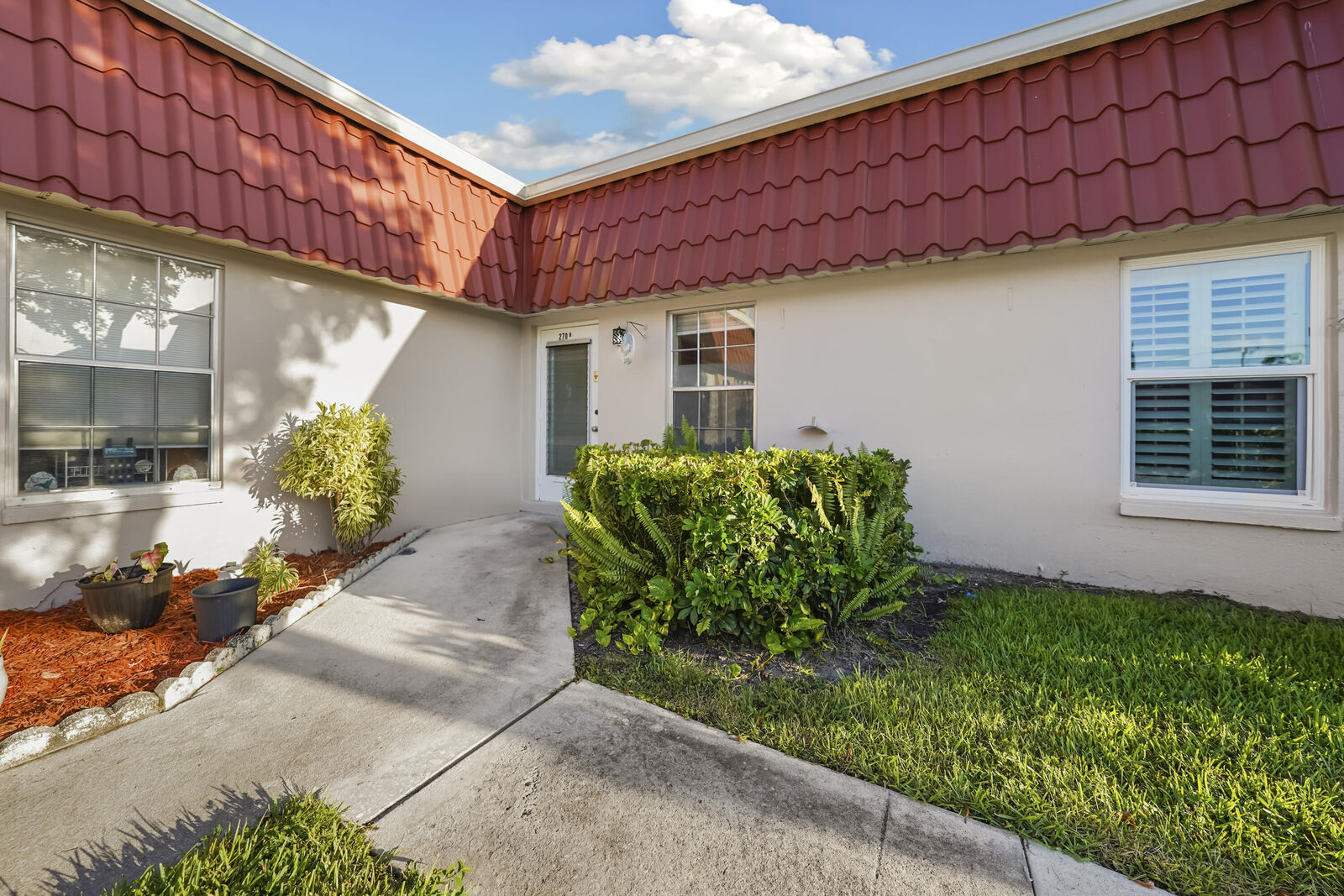 Property Photo:  270 Cape Cod Circle B  FL 33467 