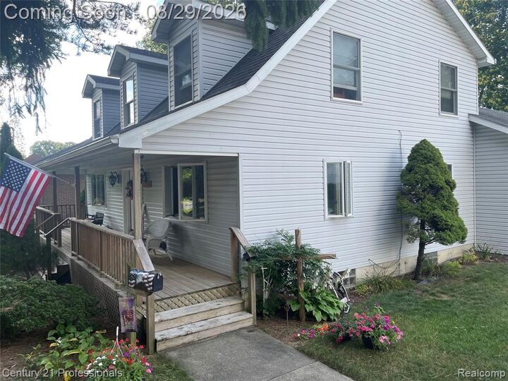 Property Photo:  32120 Leona Street  MI 48135 