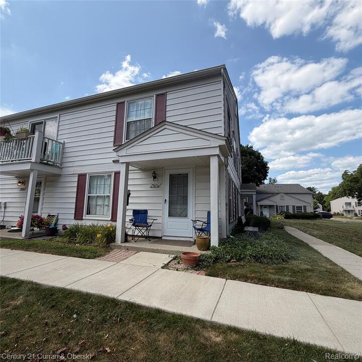Property Photo:  2926 Meadowbrook Court C  MI 48360 