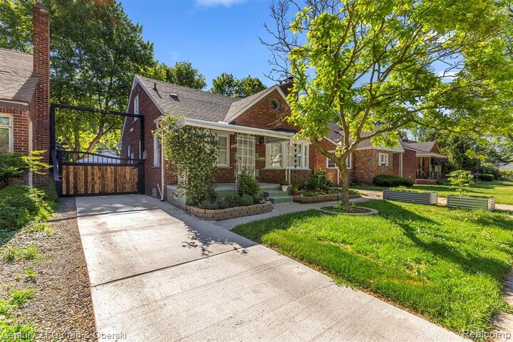 Property Photo:  9976 Pierson Street  MI 48228 
