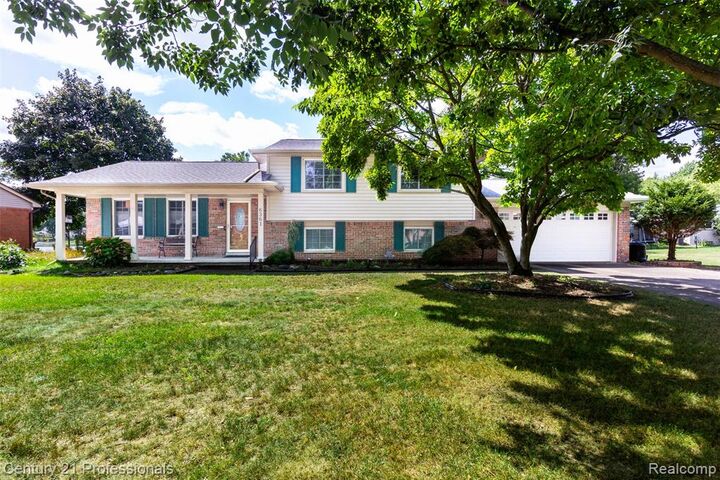 Property Photo:  6361 Emerald Lake Drive  MI 48085 