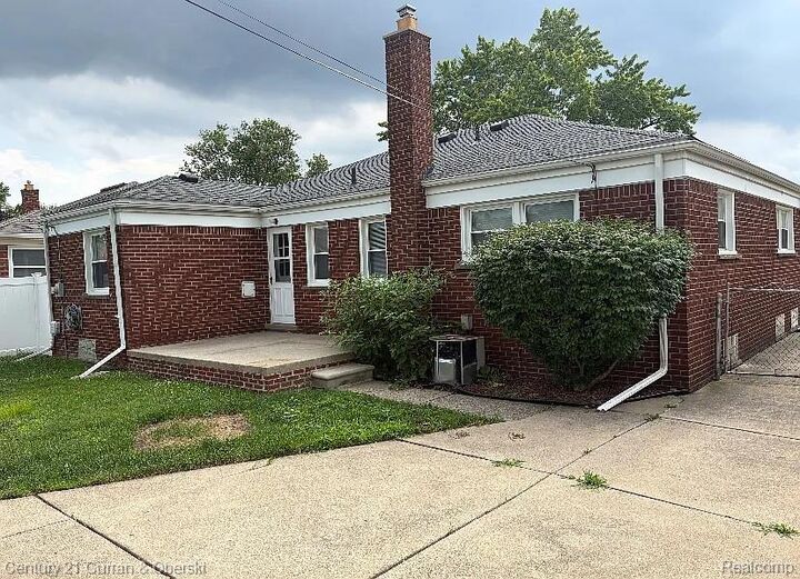 Property Photo: 8949 Fox Avenue MI 48101