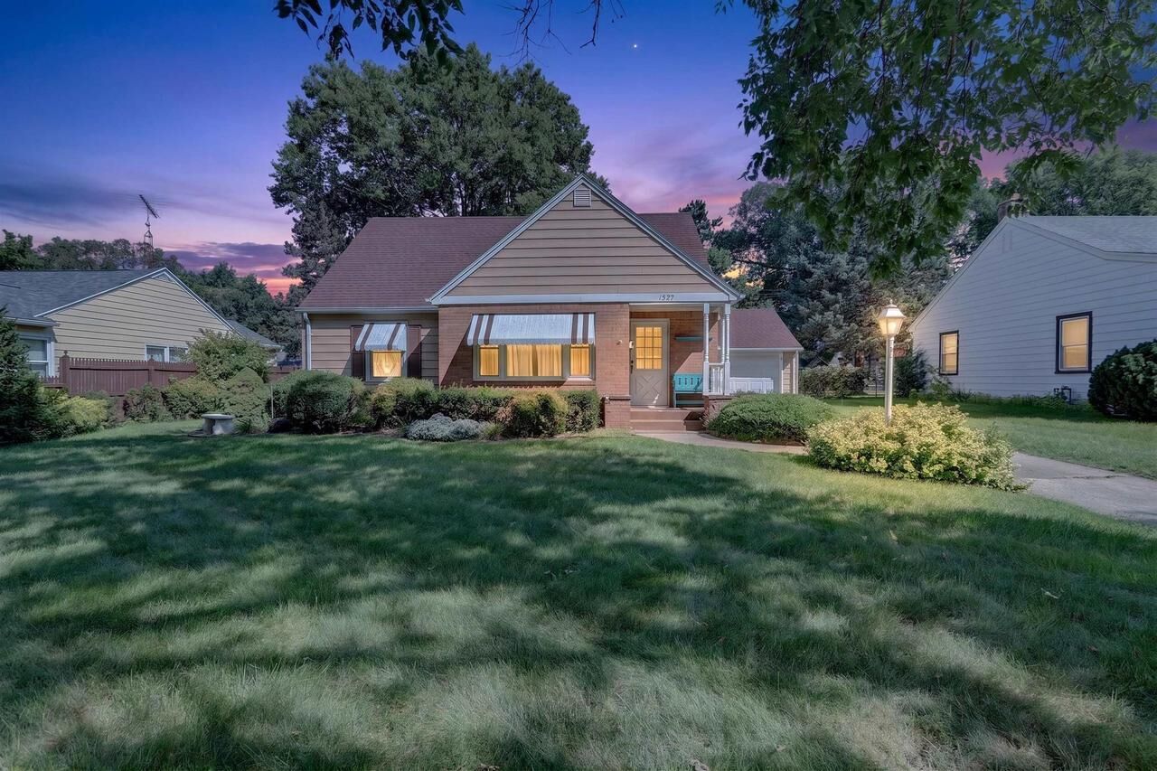 Property Photo: 1527 Highland Avenue WI 53511