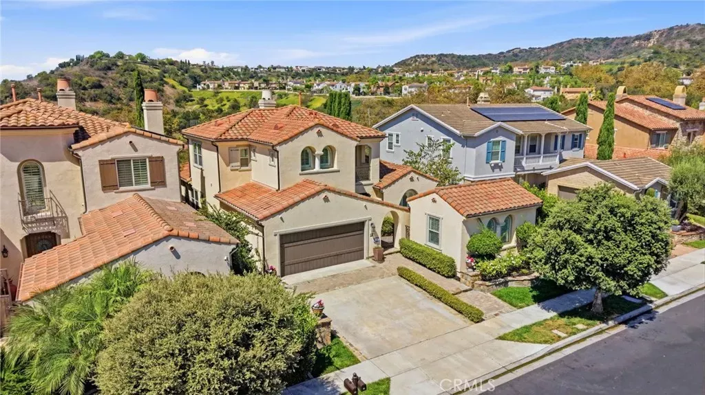 Property Photo:  19 Via Soria  CA 92673 