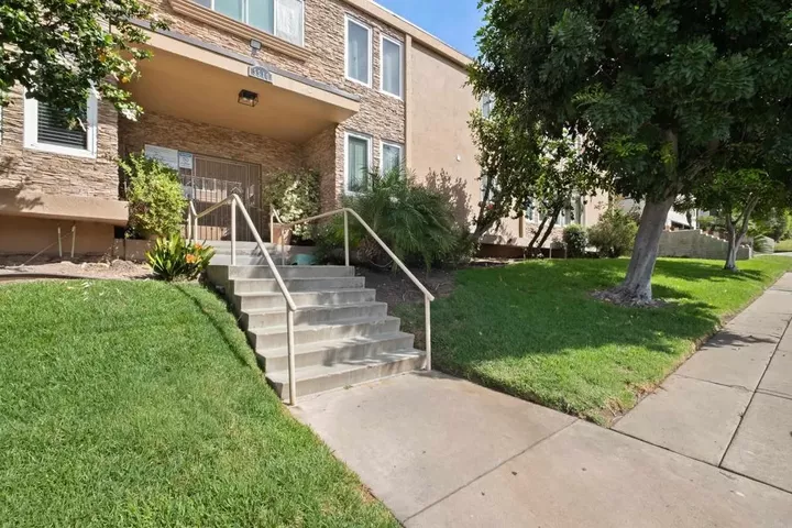 Property Photo:  5510 Adelaide Avenue 3  CA 92115 