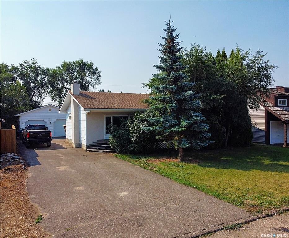 Property Photo: 141 19th Street SK S0M 0E0