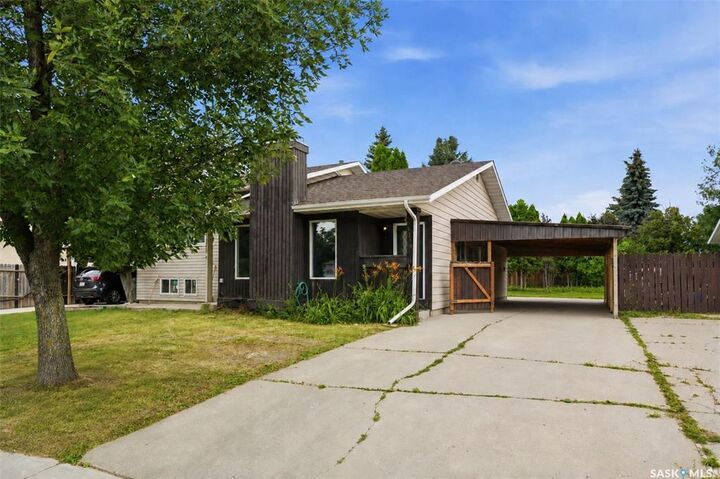 1718 McKercher Drive — photo 1