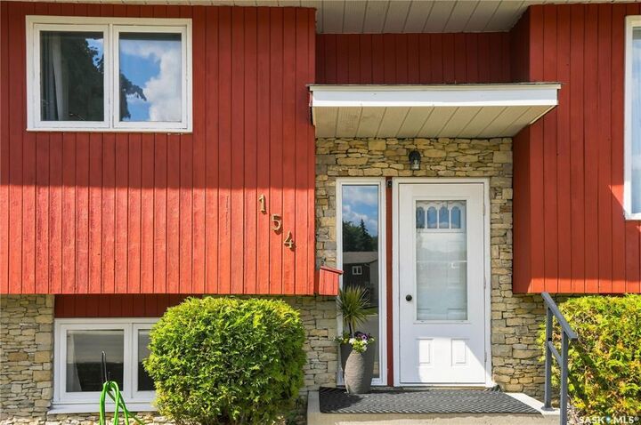 Property Photo: 154 Delayen Crescent SK S7N 2V6