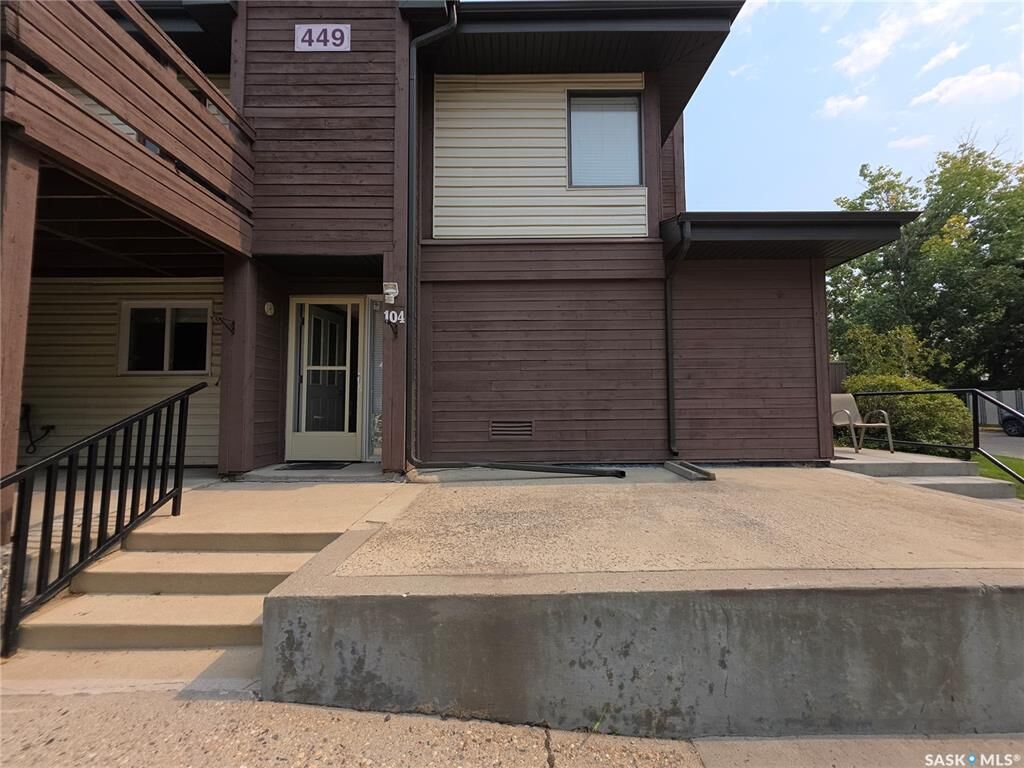 Property Photo: 449 Pendygrasse Road 104 SK S7M 5C1